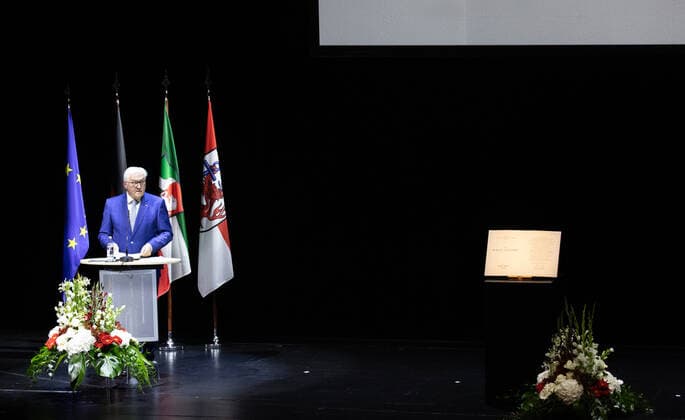 29.08.2021. Düsseldorf. Die Literaturwissenschaftlerin und Journalistin Dr. Rachel Salamander wird mit dem Heine-Preis 2020 der Landeshauptstadt Düsseldorf ausgezeichnet. Der Heine-Preis zählt zu den bedeutendsten Literatur- und Persönlichkeitspreisen in Deutschland und wird seit 1972 verliehen. Er ist mit 50.000 Euro dotiert. Zu den bisherigen Preisträgern zählen Carl Zuckmayer, Sebastian Haffner, Walter Jens, Max Frisch, Richard von Weizsäcker, Wolf Biermann, Hans Magnus Enzensberger, Elfriede Jelinek, Amos Oz und Jürgen Habermas. Die Laudatio hält Bundespräsident Frank-Walter Steinmeier. Düsseldorf Schauspielhaus Nordrhein-Westfalen Deutschland