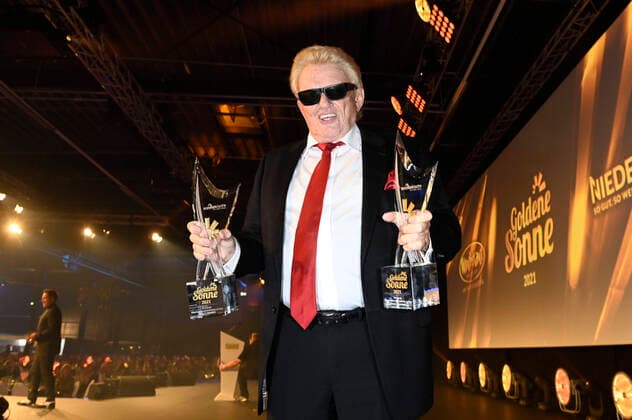 Bilder des Jahres 2021, Entertainment 08 August Entertainment Themen der Woche KW34 Heino bei der Verleihung der Goldenen Sonne 2021 während der Sonnenklar.TV Gala im Wunderland Kalkar. Kalkar, 28.08.2021 *** Heino at the award ceremony of the Goldene Sonne 2021 during the Sonnenklar TV Gala in Wunderland Kalkar Kalkar, 28 08 2021 Foto:xF.xKernx xFuturexImage