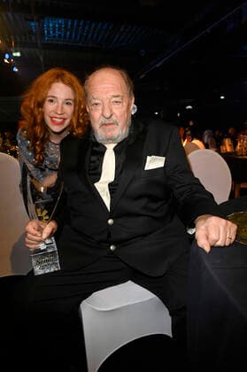 Ralph Siegel mit Ehefrau Laura bei der Verleihung der Goldenen Sonne 2021 während der Sonnenklar.TV Gala im Wunderland Kalkar. Kalkar, 28.08.2021 *** Ralph Siegel with his wife Laura at the award ceremony of the Goldene Sonne 2021 during the Sonnenklar TV Gala in Wunderland Kalkar Kalkar, 28 08 2021 Foto:xF.xKernx xFuturexImage