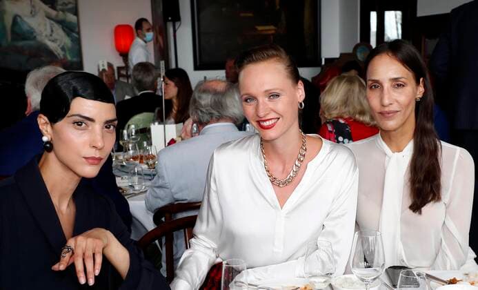 Zoe Helali, Nele Herrmann, Friederike dirscherl bei der Gala Verleihung Ehrenpreis fuer Mario Adorf im China Club Berlin.