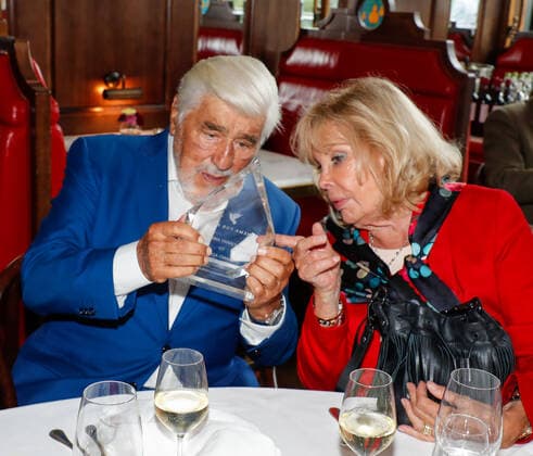 Mario Adorf, Monique Faye bei der Gala Verleihung Ehrenpreis fuer Mario Adorf im China Club Berlin.