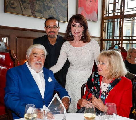 Mario Adorf, Shay Cohen, Anna Maria Kaufmann, Monique Faye bei der Gala Verleihung Ehrenpreis fuer Mario Adorf im China Club Berlin.