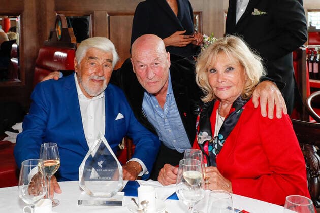 Mario Adorf, Joachim von Vietinghoff, Monique Faye bei der Gala Verleihung Ehrenpreis fuer Mario Adorf im China Club Berlin.