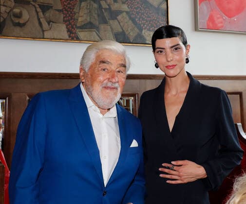Mario Adorf, Zoe Helali bei der Gala Verleihung Ehrenpreis fuer Mario Adorf im China Club Berlin. *** Mario Adorf, Zoe Helali at the gala award ceremony for Mario Adorf at the China Club Berlin