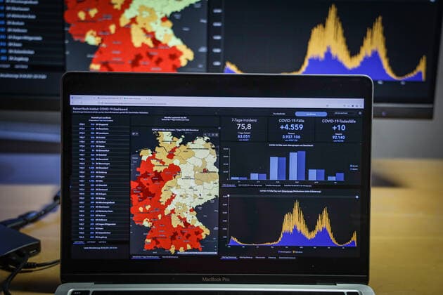 Coronavirus in Deutschland - Covid-19-Dashboard des Robert Koch-Institut 30.08.2021: Robert Koch-Institut: 7-Tage-Inzidenz 75,8. 7-Tage-Fallzahl 63.051. COVID-19-Fälle 3.937.106. Zugang um 4.559 gegenüber dem Vortag. COVID-19-Todesfälle 92.140. Zugang um 10 gegenüber dem Vortag.