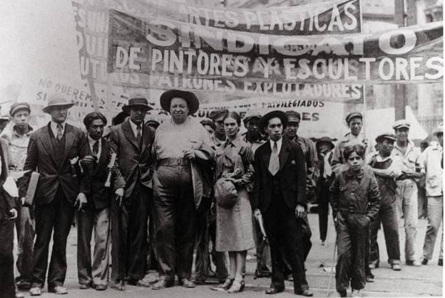Diego Rivera and Frida Kahlo Diego Rivera (1886 -1957) and Frida Kahlo (1907 -1954) (center) in the May Day Parade Mexico City, 1st May, 1929. Photo by Tina Modotti (Modotti was born August 16, 1896 in Udine, Italy. She emigrated to the United States of America in 1913, worked as actress in Hollywood and became a photographer and revolutionary in Mexico (1923 - 1930) where she died - after her return from Europe - January 6, 1942.) ! ACHTUNG: AUFNAHMEDATUM GESCHÄTZT! *** Diego Rivera und Frida Kahlo Diego Rivera 1886 1957 und Frida Kahlo 1907 1954 Mitte in der Maiparade Mexiko-Stadt, 1. Mai, 1929 Foto von Tina Modotti Modotti wurde am 16. August 1896 in Udine, Italien geboren Sie emigrierte 1913 in die Vereinigten Staaten von Amerika, arb