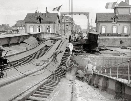 American sappers from the 333rd Engineer Special Service Regiment are working on a bridge sabotaged by the Germans. June 1944.They will try to lift it with a crane in order to replaced it by a Bailey. Cherbourg, Normandy, France. ! ACHTUNG: AUFNAHMEDATUM GESCHÄTZT!