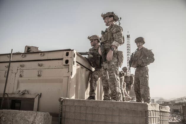 STYLELOCATIONU.S. Marines with the Special Purpose Marine Air-Ground Task Force Crisis Response team, keep security at the Evacuation Control Center at Hamid Karzai International Airport during Operation Allies Refuge August 26, 2021 in Kabul, Afghanistan. Kabul Afghanistan - ZUMAp138 20210826_zaa_p138_017 Copyright: xSsgt.xVictorxMancilla U.S.xMarinx