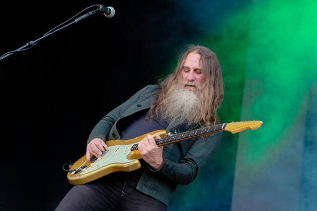 August 29, 2021, Portsmouth, Hampshire, United Kingdom: Liam Sean Skin Tyson, lead guitarist with English Indie alternative rock band Cast performs live on stage at Victorious Festival in Portsmouth. Portsmouth United Kingdom - ZUMAs197 20210829_zaa_s197_373 Copyright: xDawnxFletcher-Parkx