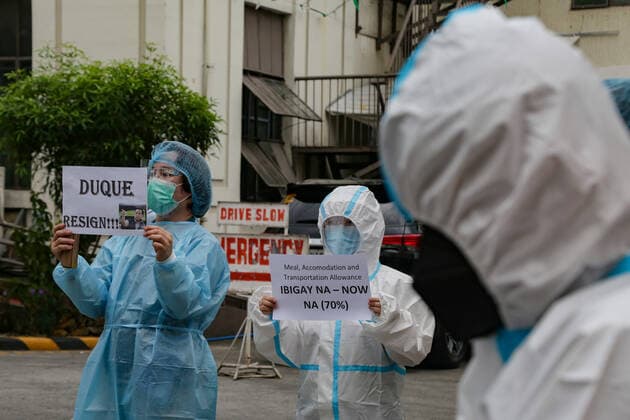 Coronavirus auf den Philippinen, Protest von Pflegepersonal gegen Präsident Duterte in Manila Health Workers Protest Outside Hospitals In Manila Health workers stage a noise barrage protest outside the Dr. Jose Fabella Memorial Hospital in Manila, Philippines on August 31, 2021. The group slammed the Department of Health and called for the resignation of its Secretary, Dr. Francisco Duque III for their alleged non-release of hospital workers™ benefits and special risk allowance as they continue to battle the COVID19 pandemic. Manila Philippines calvelo-notitle210831_nplCu  Copyright: xGeorgexCalvelox