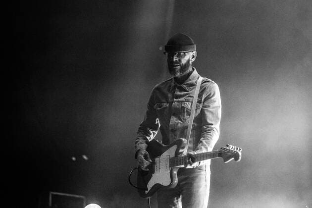 Konzert von Turbostaat in der Berliner Columbiahalle Konzert von der Punkband Turbostaat in der vollbesetzten Columbia Halle. Auch am letzten Tag der Columbia Beatz war die Berliner Columbiahalle ausverkauft. 300 Zuschauer durften in der bestuhlten Halle Platz nehmen, alles unter Einhaltung der geltenden, pandemiebedingten Hygieneregeln., Berlin Berlin Deutschland Neukölln