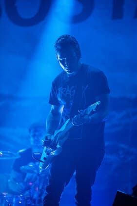 Konzert von Turbostaat in der Berliner Columbiahalle Konzert von der Punkband Turbostaat in der vollbesetzten Columbia Halle. Auch am letzten Tag der Columbia Beatz war die Berliner Columbiahalle ausverkauft. 300 Zuschauer durften in der bestuhlten Halle Platz nehmen, alles unter Einhaltung der geltenden, pandemiebedingten Hygieneregeln., Berlin Berlin Deutschland Neukölln