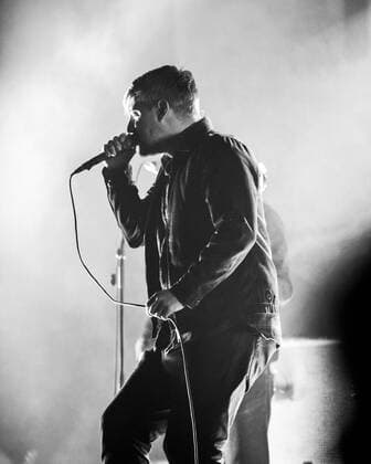 Konzert von Turbostaat in der Berliner Columbiahalle Konzert von der Punkband Turbostaat in der vollbesetzten Columbia Halle. Auch am letzten Tag der Columbia Beatz war die Berliner Columbiahalle ausverkauft. 300 Zuschauer durften in der bestuhlten Halle Platz nehmen, alles unter Einhaltung der geltenden, pandemiebedingten Hygieneregeln., Berlin Berlin Deutschland Neukölln