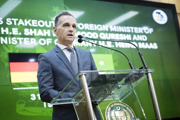 Bundesaussenminister Heiko Maas, SPD, und Shah Mehmood Qureshi, Aussenminister der Islamischen Republik Pakistan, aufgenommen im Rahmen einer Pressekonferntz nach einem Gespraech in Islamabad. 31.08.2021. Islamabad Pakistan *** German Foreign Minister Heiko Maas, SPD, and Shah Mehmood Qureshi, Minister of Foreign Affairs of the Islamic Republic of Pakistan, photographed during a press conference after talks in Islamabad 31 08 2021 Islamabad Pakistan Copyright: xFelixxZahn photothek.netx