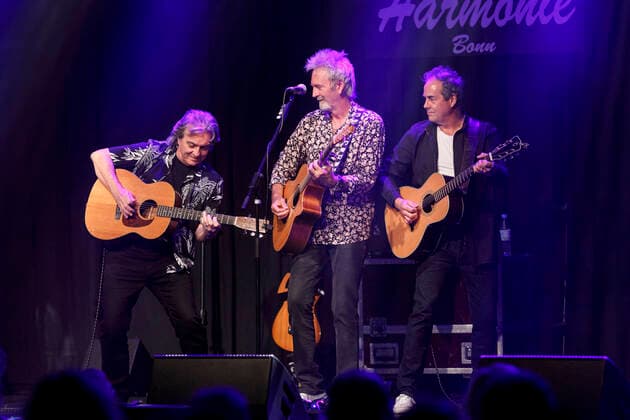Peter Howarth, Pete Lincoln und Mick Wilson von der Band Frontm3n live in der Harmonie Bonn. Bonn, 30.08.2021
