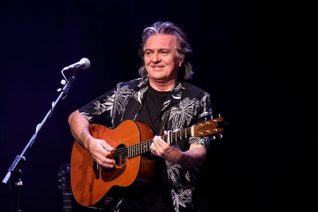 Peter Howarth von der Band Frontm3n live in der Harmonie Bonn. Bonn, 30.08.2021