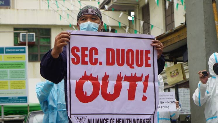 Coronavirus auf den Philippinen, Protest von Pflegepersonal gegen Präsident Duterte in Manila Ph: Protest of medical health workers Medical health workers of Dr. Jose Fabella Memorial Hospital hold a lunch break protest and noise barrage in their hospital grounds to demonstrate their frustrations to the Department of Health (DOH) and the Duterte administration for the non-release of their COVID-19 benefits. Fabella Hospital is a DOH-retained hospital, only received 30% of the funds intended for the meals, accommodation and transportation (MAT) allowance of its health workers covering the period of September to December 2020 as the remaining 70% or P37.284M of the funds was withheld by the DOH. As of August 13, 2021, four percent of the total number of employees of Dr. Jose Fabella Memorial Hospital are infected with COVID-19 accordi Copyright: SherbienxDacalanio