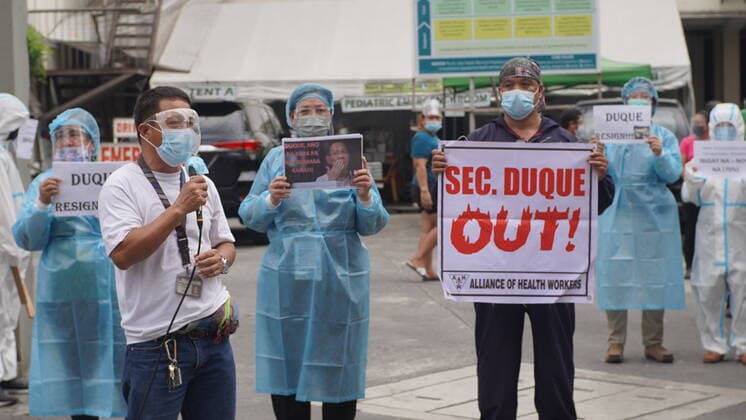 Coronavirus auf den Philippinen, Protest von Pflegepersonal gegen Präsident Duterte in Manila Ph: Protest of medical health workers Medical health workers of Dr. Jose Fabella Memorial Hospital hold a lunch break protest and noise barrage in their hospital grounds to demonstrate their frustrations to the Department of Health (DOH) and the Duterte administration for the non-release of their COVID-19 benefits. Fabella Hospital is a DOH-retained hospital, only received 30% of the funds intended for the meals, accommodation and transportation (MAT) allowance of its health workers covering the period of September to December 2020 as the remaining 70% or P37.284M of the funds was withheld by the DOH. As of August 13, 2021, four percent of the total number of employees of Dr. Jose Fabella Memorial Hospital are infected with COVID-19 accordi Copyright: SherbienxDacalanio