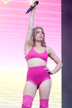 Becky Hill performs on Main Stage West during day 2 of Reading Festival 2021 at Richfield Avenue in Reading, Berkshire. AUGUST 27th 2021  DFLx21486