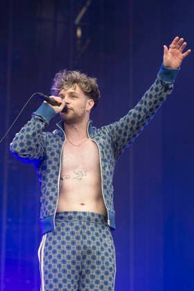 Tom Grennan performs on Main Stage West during day 2 of Reading Festival 2021 at Richfield Avenue in Reading, Berkshire. AUGUST 27th 2021  DFLx21486