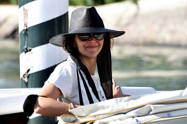 Entertainment Bilder des Tages Filmfestspiele in Venedig, Ankunft der Prominenten am Grand Hotel Excelsior 78th Venice Film Festival 2021, Celebrity Excelsior Arrivals. Pictured Maggie Gyllenhaal  Copyright: xSimonexComix xIPAx xVeneziax2020x
