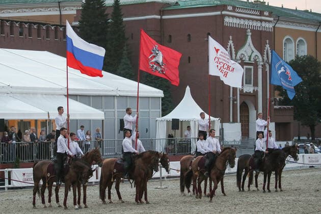 Russland, MilitÃ¤rmusik-Festival in Moskau MOSCOW, RUSSIA - AUGUST 31, 2021: Members of the Kremlin Equestrian School perform during the 2021 Spasskaya Tower Military Music Festival in Moscowâ€™s Red Square. Vladimir Gerdo TASS  TS10E4F6