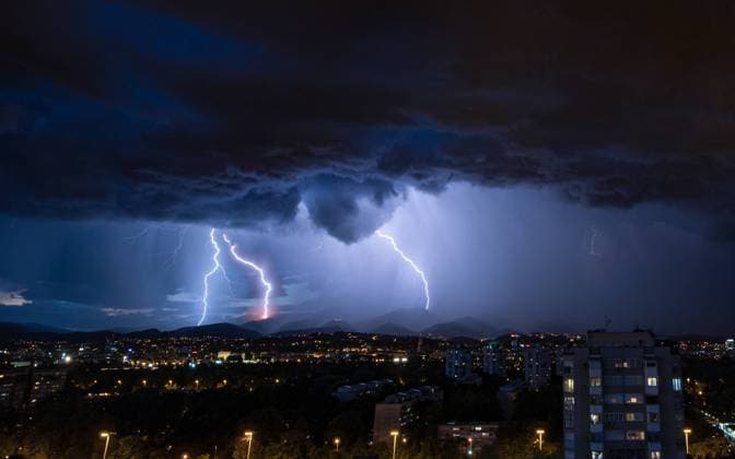 News Bilder des Tages Kroatien, Gewitter über Zagreb CROATIA RAINSTORM Rain clouds and lightnings are pictured as storm approaches to Zagreb, Croatia on August 31, 2021. Strong winds and heavy rainstorm hit north west Croatia. BrunoxFantulin PIXSELL