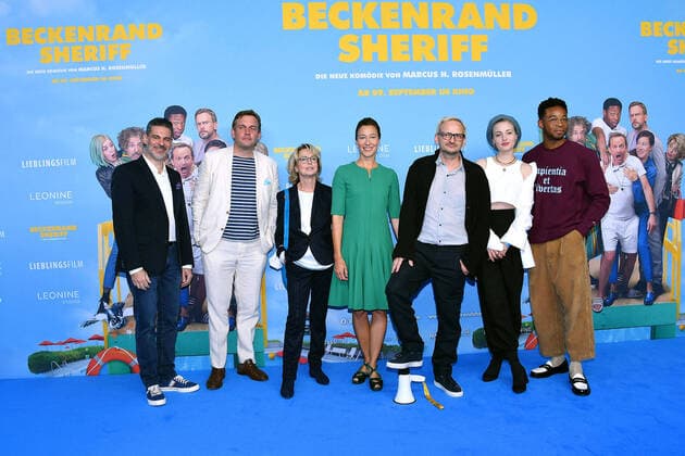 Bilder des Jahres 2021, Entertainment 09 September Entertainment Themen der Woche KW35 Entertainment Bilder des Tages Rick Kavanian, Sebastian Bezzel, Gisela Schneeberger, Johanna Wokalek, Milan Peschel, Sarah Mahita und Dimitri Abold bei der Beckenrand Sheriff Film Premiere am 1.09.2021 in München Beckenrand Sheriff Film Premiere in München *** Rick Kavanian, Sebastian Bezzel, Gisela Schneeberger, Johanna Wokalek, Milan Peschel, Sarah Mahita and Dimitri Abold at the Beckenrand Sheriff Film Premiere on 1 09 2021 in Munich Beckenrand Sheriff Film Premiere in Munich 