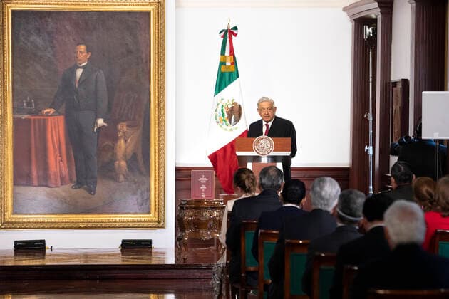 News Bilder des Tages (210902) -- MEXICO CITY, Sept. 2, 2021 -- Mexican President Andres Manuel Lopez Obrador delivers the state of the nation address at the National Palace in Mexico City, capital of Mexico, on Sept. 1, 2021. Many experts forecast Mexico s economy will grow about 6 percent in 2021, as post-pandemic productivity picks up and vaccination against COVID-19 makes progress, President Andres Manuel Lopez Obrador said on Wednesday. (Str Xinhua) MEXICO-MEXICO CITY-LOPEZ OBRADOR-STATE OF THE NATION ADDRESS e Str 