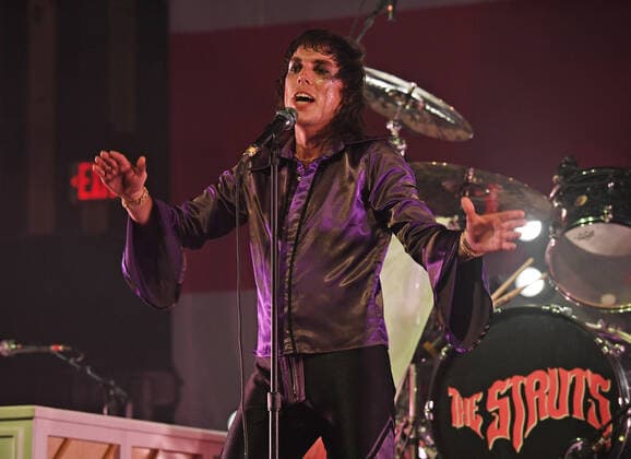 FORT LAUDERDALE FL - SEPTEMBER 01: Luke Spiller of The Struts performs at Revolution Live on September 1, 2021 in Fort Lauderdale, Florida. Copyright: xmpi04x