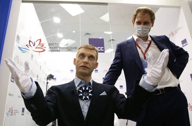 Bilder des Jahres 2021, News 09 September News Themen der Woche KW35 News Bilder des Tages Russland, Humanoider Roboter Robo-C-bei Eastern Economic Forum EEF in Wladiwostok Russland, Eastern Economic Forum EEF in Wladiwostok VLADIVOSTOK, RUSSIA â€“ SEPTEMBER 2, 2021: Robo-C (robot Alexei) humanoid robot (a robotic copy of Promobot Company Co-founder and Chairman Alexei Yuzhakov) designed by Russian company Promobot on display at the 2021 Eastern Economic Forum (EEF) at the Far Eastern Federal University on Russky Island in Vladivostok. Kirill Kukhmar TASS Host Photo Agency  TS10E9C2