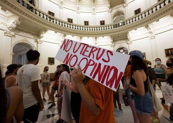September 1, 2021, Austin, Texas, USA: University of Texas women rally at the Texas Capitol to protest Governor Greg Abbott s signing of the nation s strictest abortion law that makes it a crime to abort a fetus after six weeks, or when a heartbeat is detected. Abbott signed the law Wednesday, Sept. 1st, 2021. Austin United States - ZUMAd150 20210901_znp_d150_018 Copyright: xBobxDaemmrichx