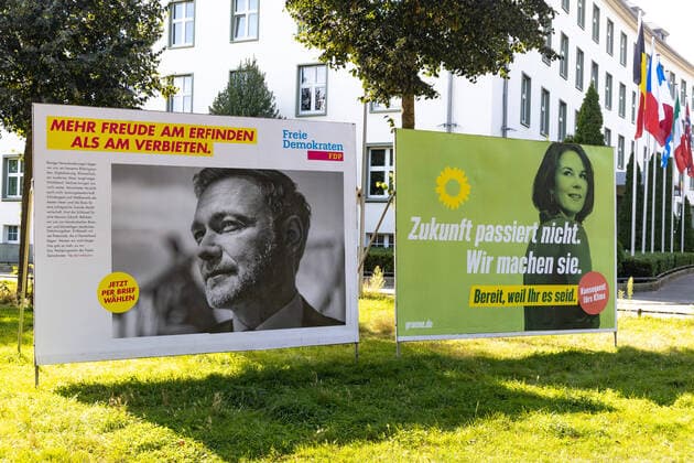 DEU, Deutschland, Nordrhein-Westfalen, Münster, 31.08.2021: Bundestagswahlkampf 2021 Wahlplakate Bündnis 90 Die Grünen, Annalena Baerbock, FDP, Christian Lindner