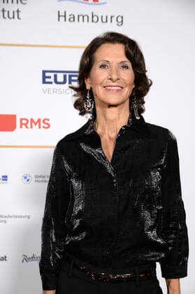 Hamburg der 02.09.2021 - Antonia Rados bei der Verleihung Deutscher Radiopreis 2021 in Hamburg auf dem goldenen Teppich. Die feierliche Gala fand unter Coronabedingungen im Schuppen 52 im Hamburger Hafen statt. Goldener Teppich zur Verleihung Deutscher Radiopreis 2021 in Hamburg, Hamburger Hafen Hamburg Deutschland Schuppen 52