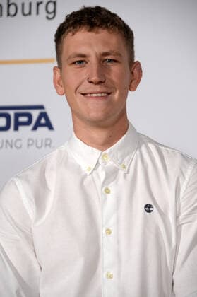 Hamburg der 02.09.2021 - Nathan Evans bei der Verleihung Deutscher Radiopreis 2021 in Hamburg auf dem goldenen Teppich. Die feierliche Gala fand unter Coronabedingungen im Schuppen 52 im Hamburger Hafen statt. Goldener Teppich zur Verleihung Deutscher Radiopreis 2021 in Hamburg, Hamburger Hafen Hamburg Deutschland Schuppen 52