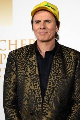 Hamburg der 02.09.2021 - John Taylor der britischen Band Duran Duran bei der Verleihung Deutscher Radiopreis 2021 in Hamburg auf dem goldenen Teppich. Die feierliche Gala fand unter Coronabedingungen im Schuppen 52 im Hamburger Hafen statt. Goldener Teppich zur Verleihung Deutscher Radiopreis 2021 in Hamburg, Hamburger Hafen Hamburg Deutschland Schuppen 52