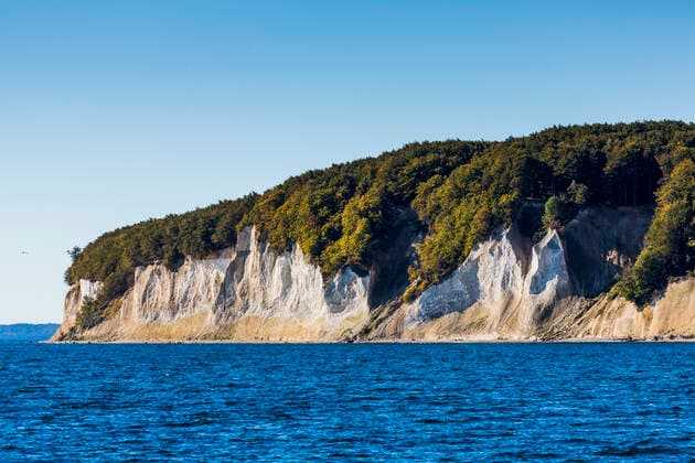 Kreidekueste mit Buchenwald, Jasmund Nationalpark, Deutschland, Mecklenburg-Vorpommern, Ruegen chalk coast with beech forest, Jasmund National Park, Germany, Mecklenburg-Western Pomerania, Ruegen BLWS651225 *** chalk coast with beech forest, Jasmund National Park, Germany, Mecklenburg Western Pomerania, Ruegen BLWS651225 Copyright: xblickwinkel A.xHeldx