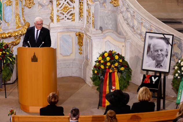Bilder des Jahres 2021, News 09 September News Themen der Woche KW35 News Bilder des Tages Frank-Walter Steinmeier beim Trauerstaatsakt zu Ehren des verstorbenen früheren Ministerpräsidenten Kurt Biedenkopf in der Frauenkirche Dresden. Dresden, 03.09.2021 *** Frank Walter Steinmeier at the funeral act in honour of the late former Prime Minister Kurt Biedenkopf in the Frauenkirche Dresden Dresden, 03 09 2021 Foto:xJ.xMWx xFuturexImage