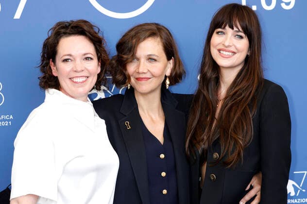 Bilder des Jahres 2021, Entertainment 09 September Entertainment Themen der Woche KW35 Olivia Colman, Maggie Gyllenhaal und Dakota Johnson beim Photocall zum Kinofilm The Lost Daughter auf der Biennale di Venezia 2021 78. Internationale Filmfestspiele von Venedig im Palazzo del Casino. Venedig, 03.09.2021 *** Olivia Colman, Maggie Gyllenhaal and Dakota Johnson at the photocall for the feature film The Lost Daughter at the Biennale di Venezia 2021 78 Venice International Film Festival at Palazzo del Casino Venice, 03 09 2021 Foto:xD.xBedrosianx xFuturexImage