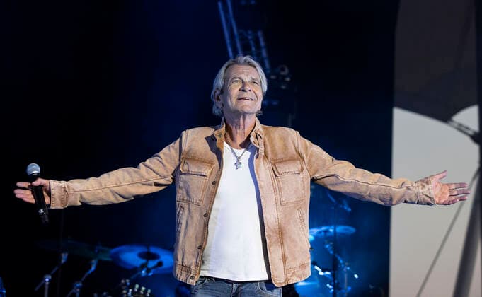 Matthias Reim - Das Konzert 2021 Unterhaltung: Matthias Reim - Das Konzert 2021 am 03.09.2021 in Gelsenkirchen (Nordrhein-Westfalen). Matthias Reim steht im Amphitheater in Gelsenkirchen auf der Bühne Gelsenkirchen Amphitheater Nordrhein-Westfalen Deutschland Copyright: xMarcoxSteinbrenner Kirchner-Mediax