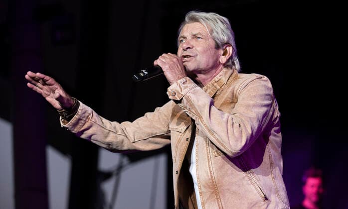 Matthias Reim - Das Konzert 2021 Unterhaltung: Matthias Reim - Das Konzert 2021 am 03.09.2021 in Gelsenkirchen (Nordrhein-Westfalen). Matthias Reim steht im Amphitheater in Gelsenkirchen auf der Bühne Gelsenkirchen Amphitheater Nordrhein-Westfalen Deutschland Copyright: xMarcoxSteinbrenner Kirchner-Mediax