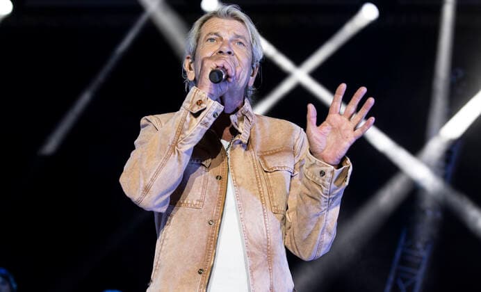 Matthias Reim - Das Konzert 2021 Unterhaltung: Matthias Reim - Das Konzert 2021 am 03.09.2021 in Gelsenkirchen (Nordrhein-Westfalen). Matthias Reim steht im Amphitheater in Gelsenkirchen auf der Bühne Gelsenkirchen Amphitheater Nordrhein-Westfalen Deutschland Copyright: xMarcoxSteinbrenner Kirchner-Mediax