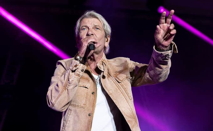 Matthias Reim - Das Konzert 2021 Unterhaltung: Matthias Reim - Das Konzert 2021 am 03.09.2021 in Gelsenkirchen (Nordrhein-Westfalen). Matthias Reim steht im Amphitheater in Gelsenkirchen auf der Bühne Gelsenkirchen Amphitheater Nordrhein-Westfalen Deutschland Copyright: xMarcoxSteinbrenner Kirchner-Mediax