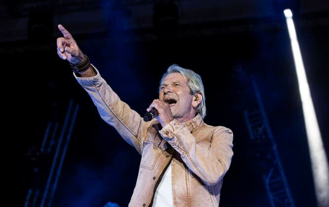 Matthias Reim - Das Konzert 2021 Unterhaltung: Matthias Reim - Das Konzert 2021 am 03.09.2021 in Gelsenkirchen (Nordrhein-Westfalen). Matthias Reim steht im Amphitheater in Gelsenkirchen auf der Bühne Gelsenkirchen Amphitheater Nordrhein-Westfalen Deutschland Copyright: xMarcoxSteinbrenner Kirchner-Mediax