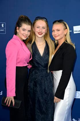 Frida Stittrich, Mina-Giselle Rüffer und Madeleine Wagenitz bei der Verleihung des Deutschen Schauspielpreises 2021 im Restaurant Spindler & Klatt. Berlin, 03.09.2021