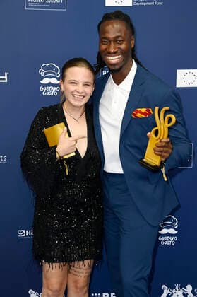 Jasna Fritzi Bauer und Eugene Boateng bei der Verleihung des Deutschen Schauspielpreises 2021 im Restaurant Spindler & Klatt. Berlin, 03.09.2021