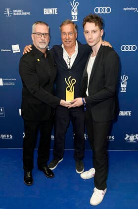 Kai Pieck, Nico Hofmann und Jonathan Berlin bei der Verleihung des Deutschen Schauspielpreises 2021 im Restaurant Spindler & Klatt. Berlin, 03.09.2021
