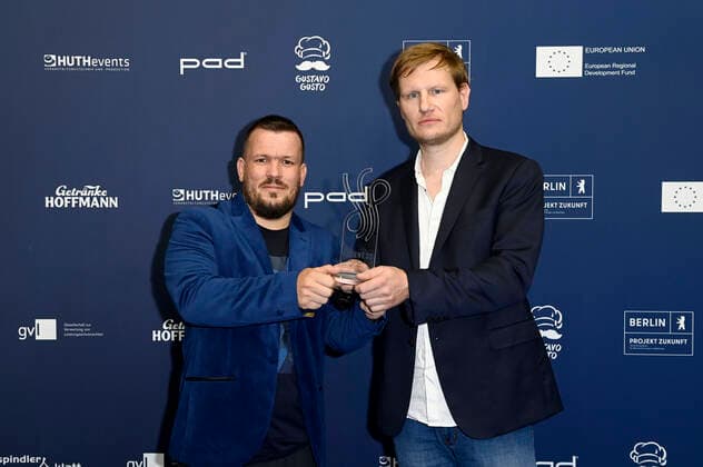 Matthias Halibrand und Henning Backhaus bei der Verleihung des Deutschen Schauspielpreises 2021 im Restaurant Spindler & Klatt. Berlin, 03.09.2021