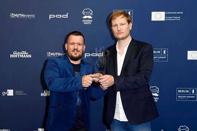 Matthias Halibrand und Henning Backhaus bei der Verleihung des Deutschen Schauspielpreises 2021 im Restaurant Spindler & Klatt. Berlin, 03.09.2021