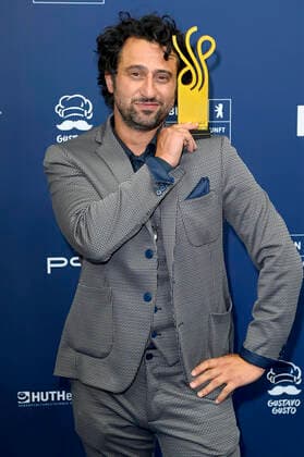 Serkan Kaya bei der Verleihung des Deutschen Schauspielpreises 2021 im Restaurant Spindler & Klatt. Berlin, 03.09.2021